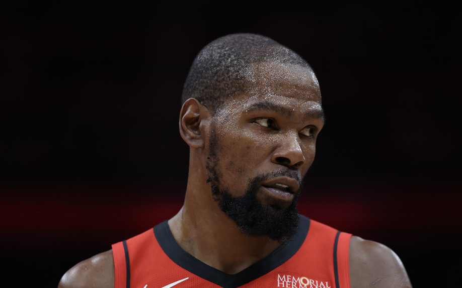 欧冠官方正版下载-火箭加时122-128不敌76人 球员评价：7人及格，2人崩盘